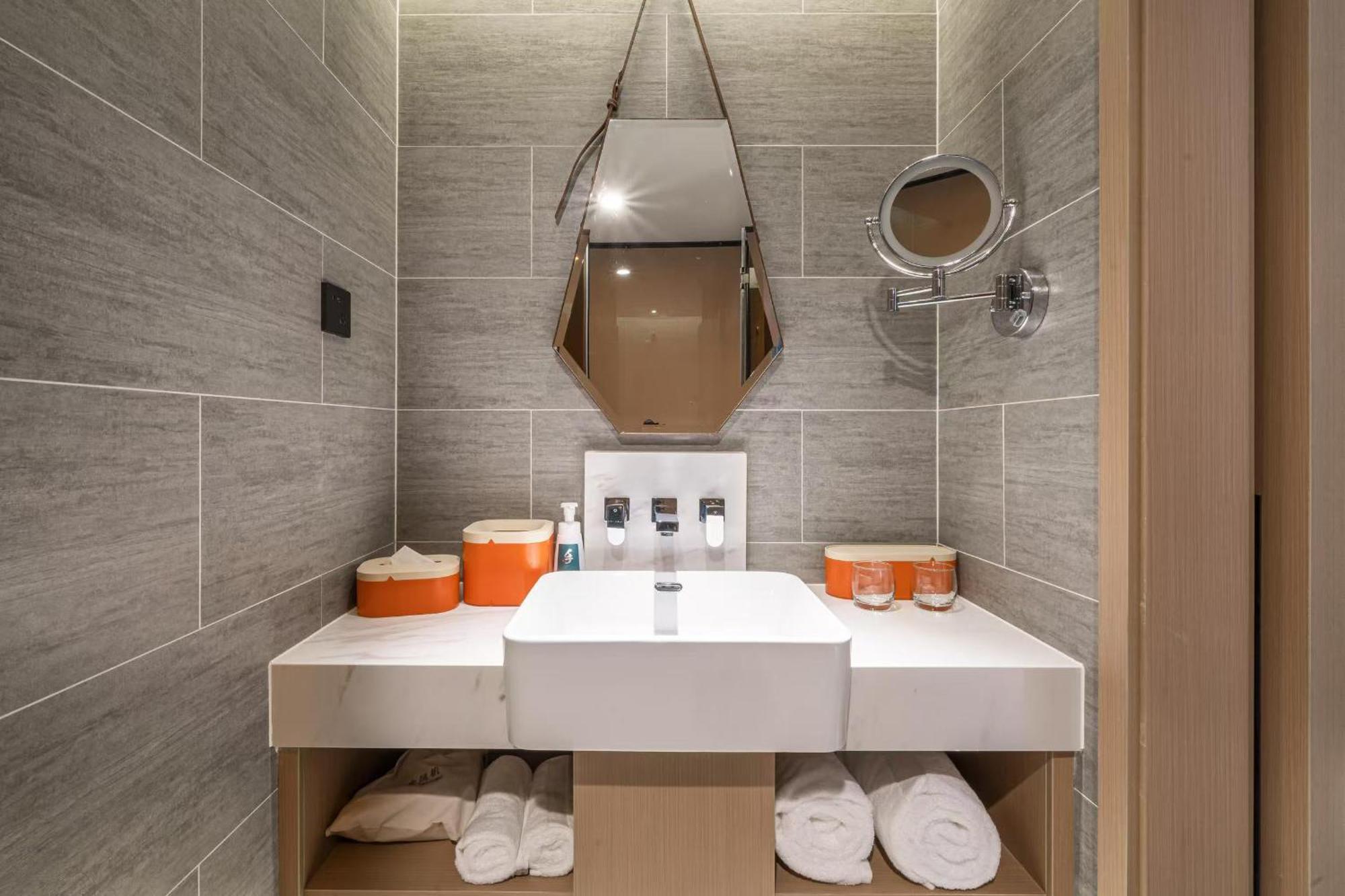 Atour Hotel Luzhou Bubugao New World Exterior photo